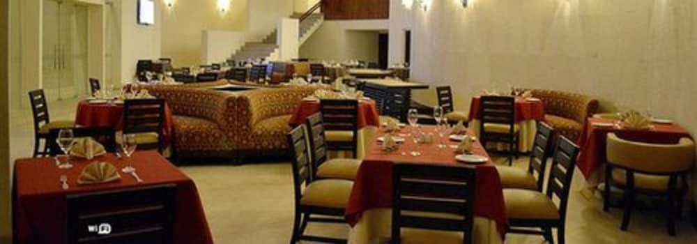 Sun Hotel Warnes المظهر الخارجي الصورة