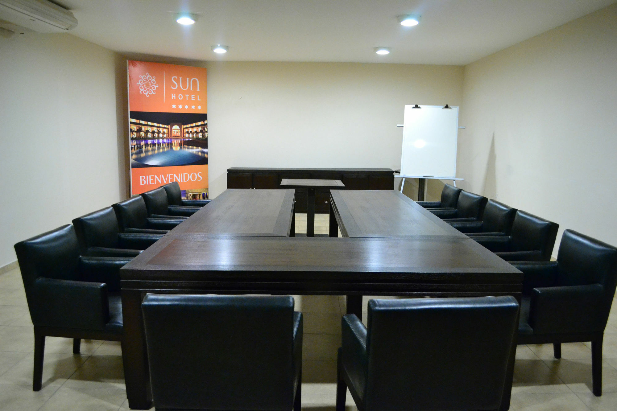 Sun Hotel Warnes المظهر الخارجي الصورة